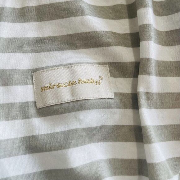 Miracle Baby Swaddle Size Small/ Newborn NWOT gray White Striped - Picture 2 of 4